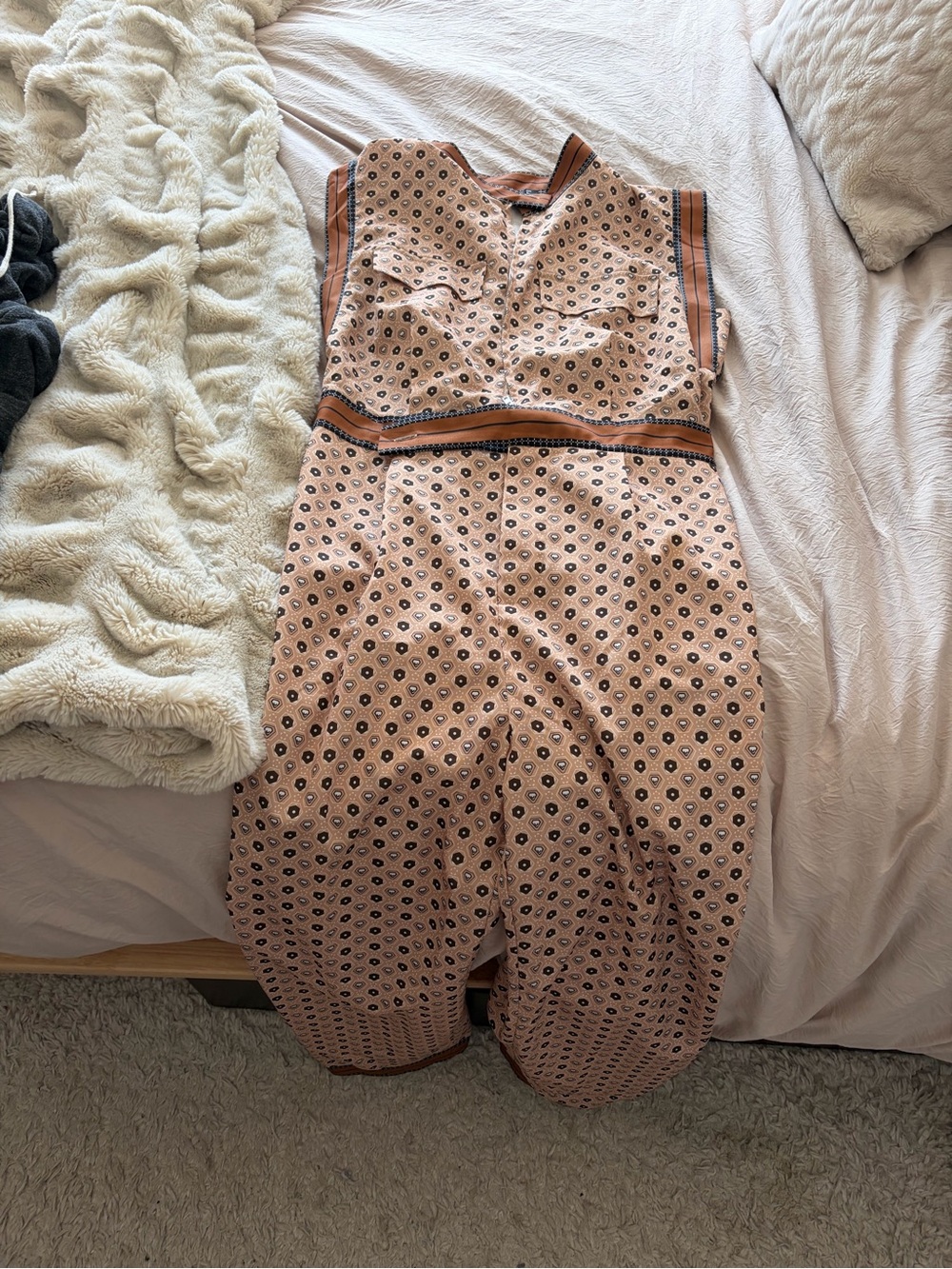 Ladies silky jumpsuit. Perfect condition. Size large. - Picture 7 of 11
